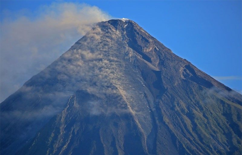 Mayon ashfall reaches Tabaco