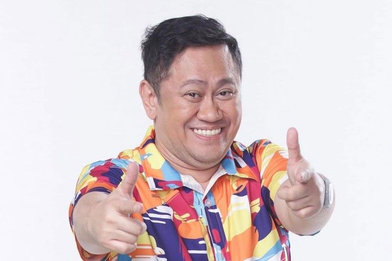 Betong, inamoy ang sarili nang ikumpara sa ebak