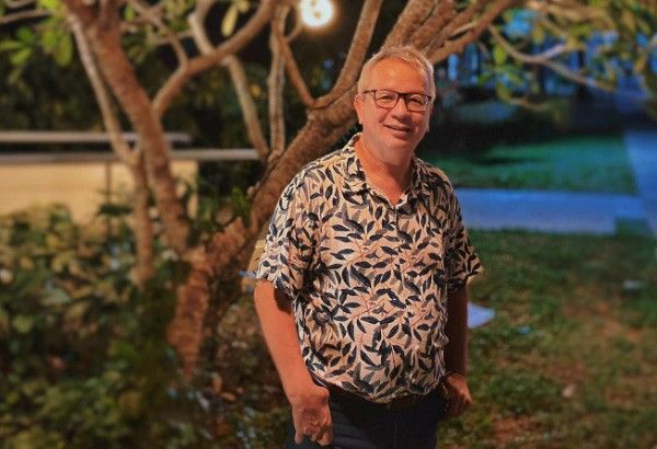 Veteran showbiz reporter Mario Dumaual passes away; celebrities pay tribute