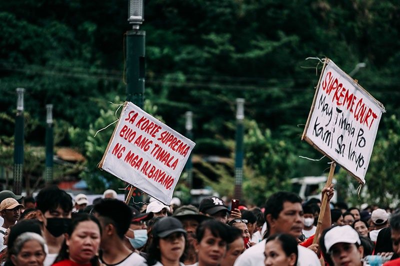 Over 20K Albayanos host 3rd prayer rally Against Gov. Noel Rosal’s disqualification case