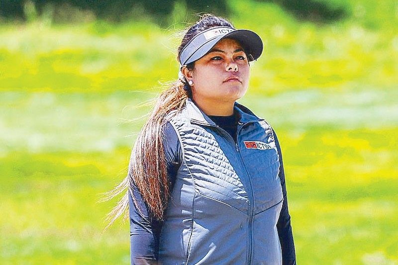 Ardina slips with 5-over 77, drops to 38th