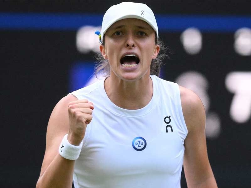 Swiatek, Svitolina win Wimbledon epics as curfew halts Djokovic