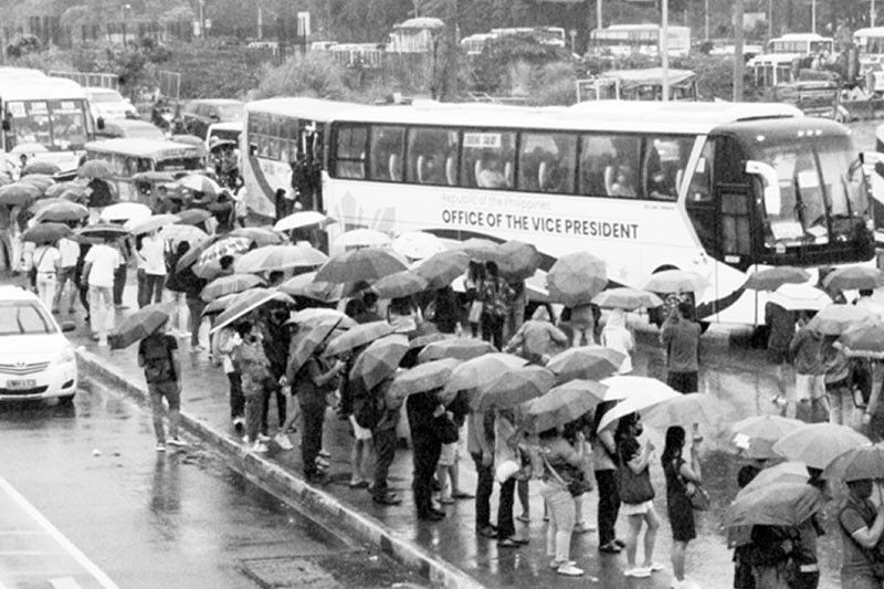 Metro Manila, Luzon inuulan dahil sa LPA at habagat