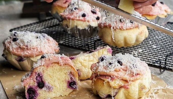 Recipe: Ensaimada with blueberry chicken filling