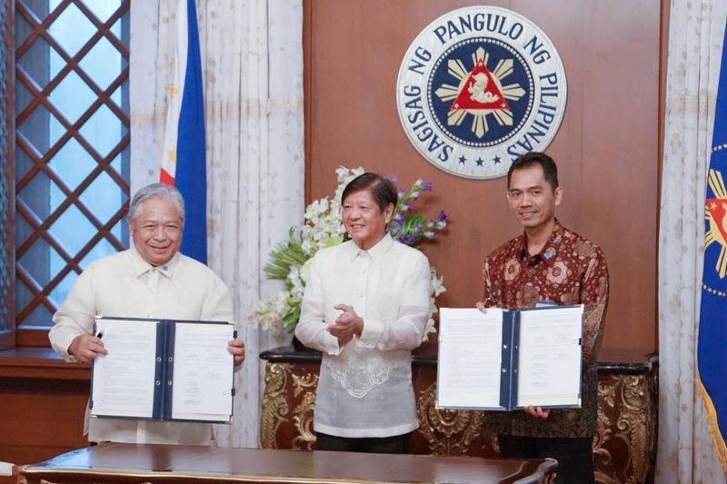 President Marcos witnesses signing of south railway contracts