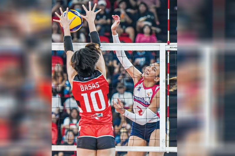 Valdez inihatid ang Creamline sa panalo