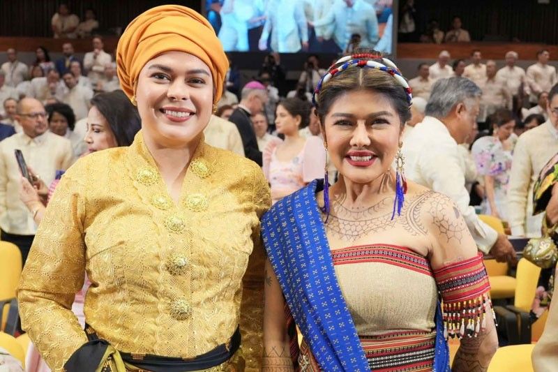 Vice President Sara, Senator. Imee agaw-pansin sa tribal outfit sa SONA