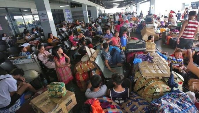 Daan-daang biyahero na-stranded sa Port of Manila