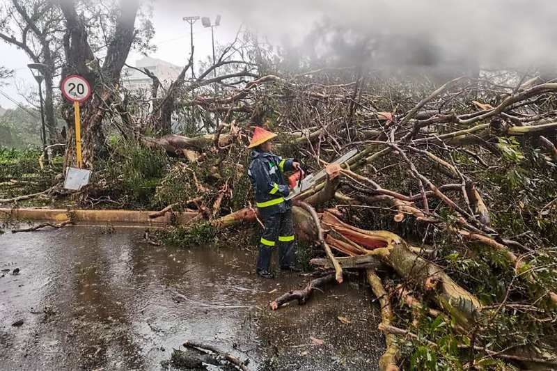 Five dead as 'Egay' ravages northern Philippines