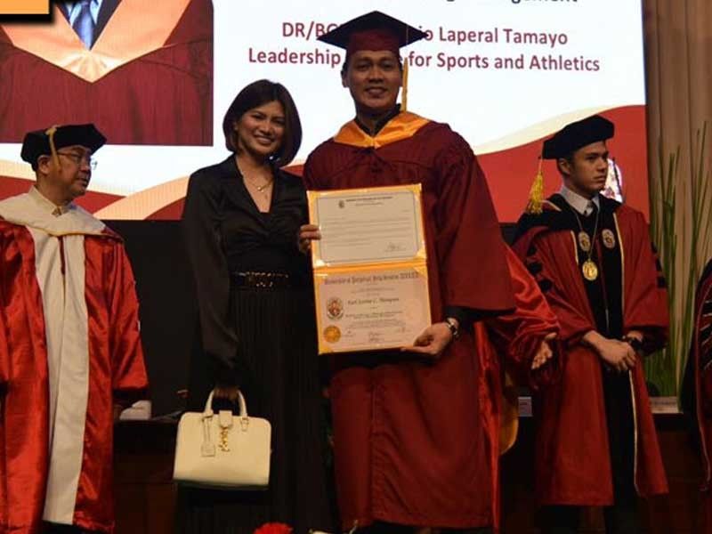 Scottie Thompson earns college degree, graduates from Perpetual