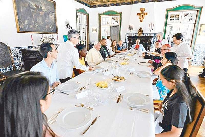 Cebuana among 10 youth who had lunch with Pope