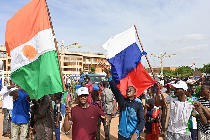 Niger's military rulers close airspace as ECOWAS deadline passes