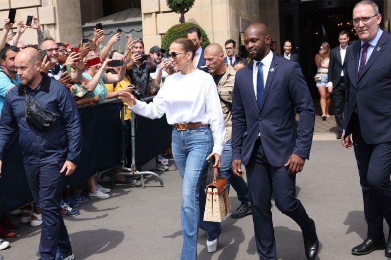 Jennifer Lopez, kinaiinggitan sa massive na collection ng Hermes bag