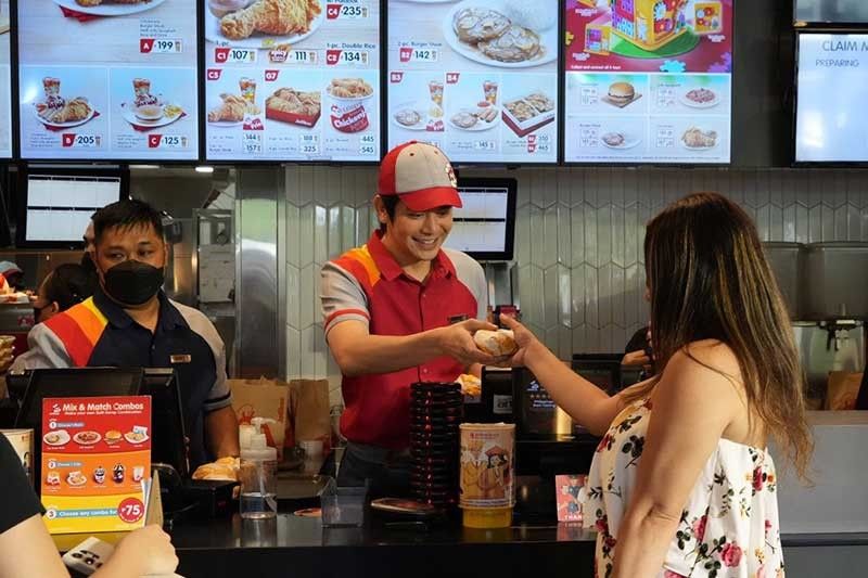 IN PHOTOS: Jollibee treats fans to one day with Joshua Garcia