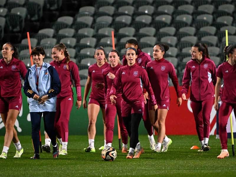Most Spanish women footballers rejoin squad after deal