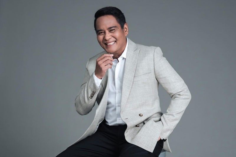 John Arcilla, bibinyagan sa pagiging game show host