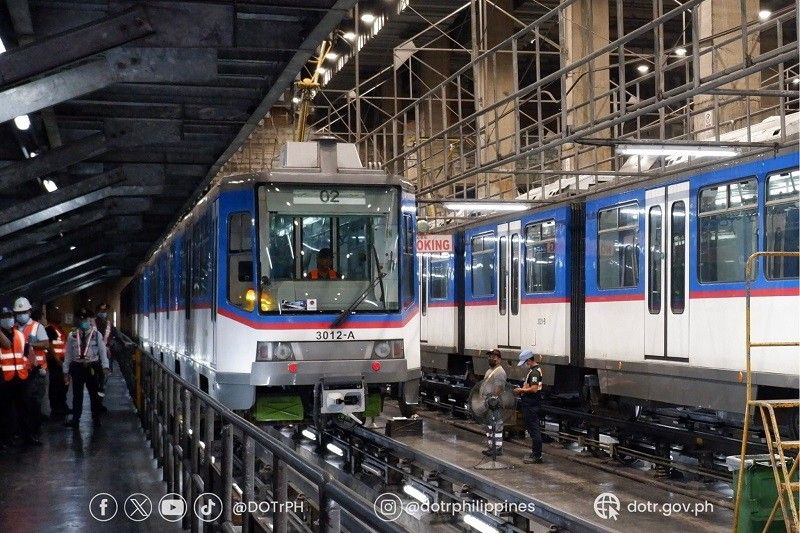 Group to MRT-3 management: Extend services until midnight