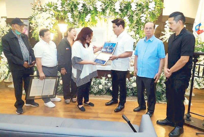 Marcos, GMA visit Opleâ��s wake