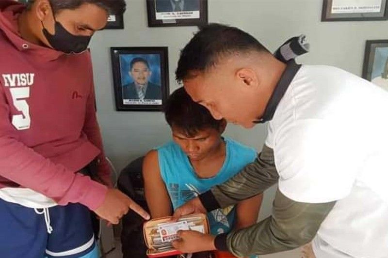 Man surrenders to barangay officials after killing teacher in Surigao City