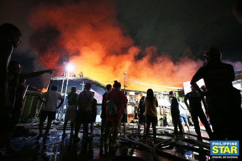 Sunog sa Quezon City: 11 sugatan, 200 pamilya nawalan ng bahay