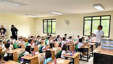 Si Vice President Sara Duterte maoy nangulo sa turnover sa mga classrooms sa Kaluangan 1 Elementary School sa lungsod sa Asturias, Cebu kagahapon Martes, Agosto 29, 2023. 
