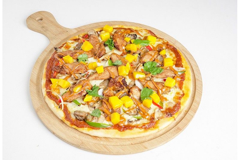 Chef Tatung Sarthou's Spicy Peanut Chicken Pizza recipe