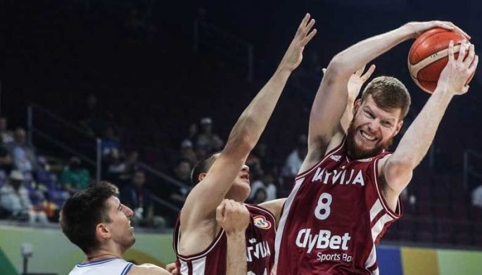FIBA Pasaules kausa rangā Latvija atpaliek no Itālijas