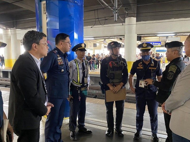 DOTr ramps up security after MRT-3 receives 'bomb threat'