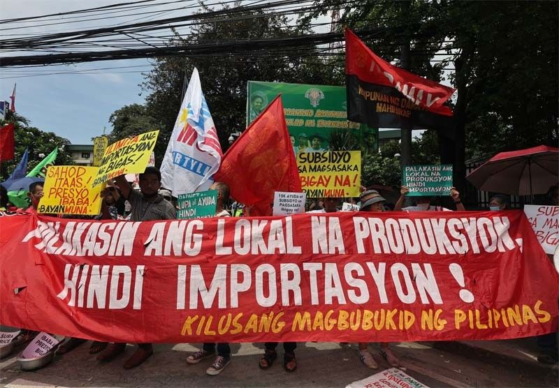 Workers protest continuing rise in prices of goods