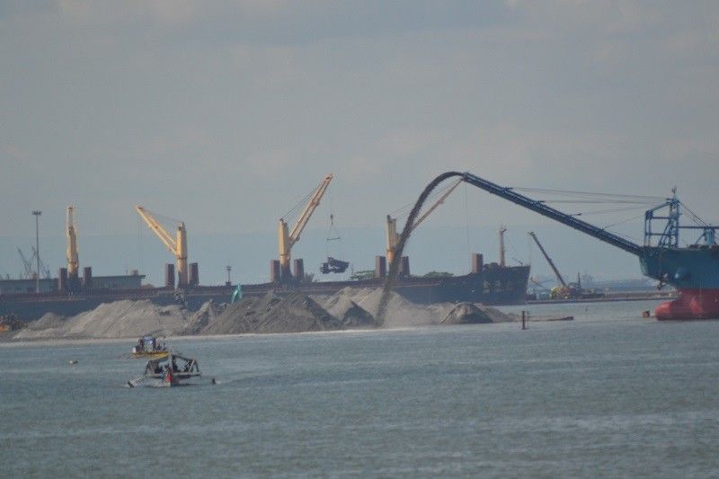 Manila Bay reclamation 'patuloy sa Navotas' kahit suspendido ni Marcos â�� grupo