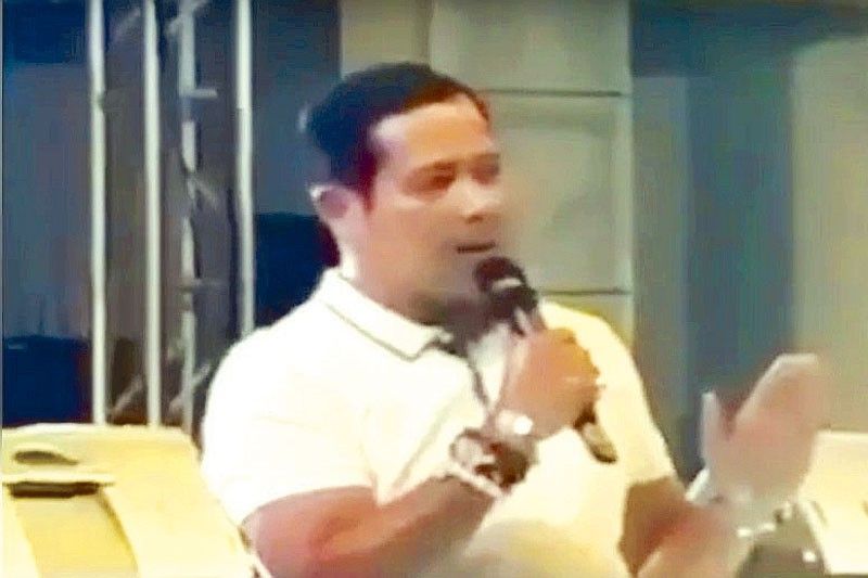 Bulacan governor â��restingâ�� after falling ill at event