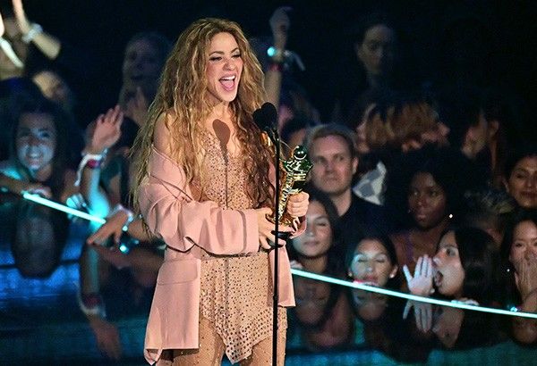 Taylor Swift 'fangirls' over Shakira's 1st MTV VMAs performance in 14 years