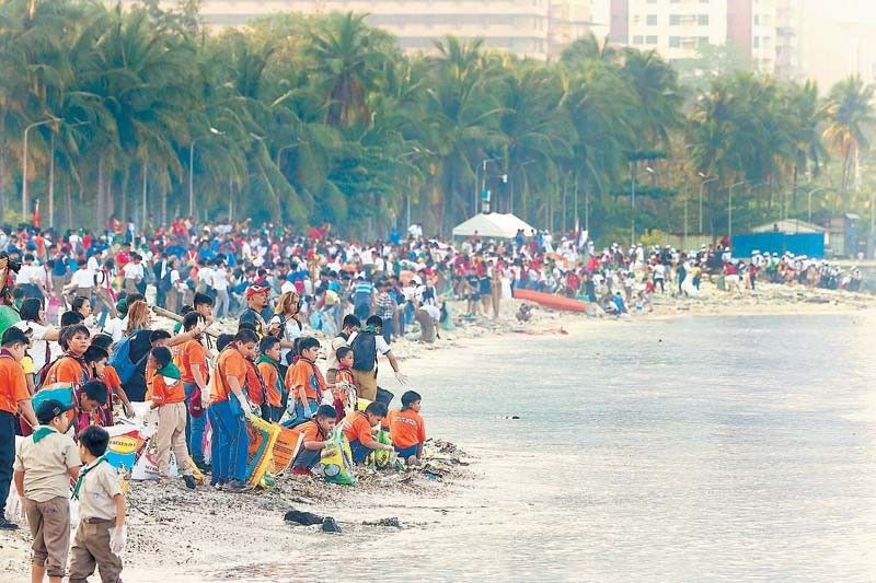 Thousands of volunteers take part in coastal cleanup