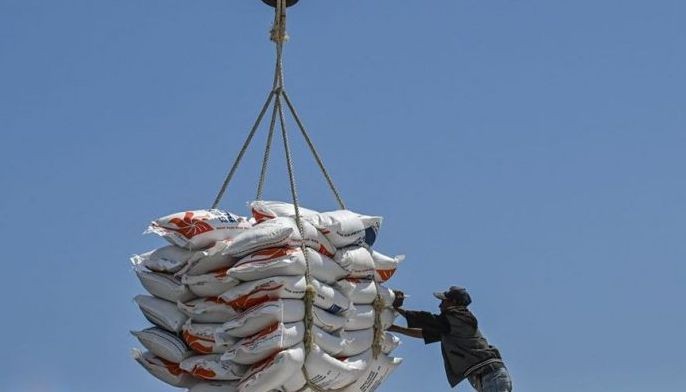 Indonesia meningkatkan impor beras karena Jakarta meningkatkan stok