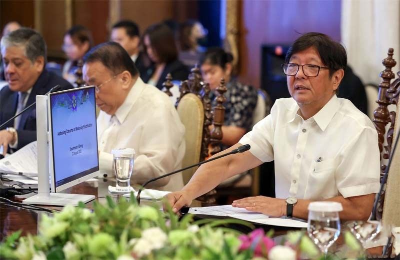 Marcos lauds civil servants