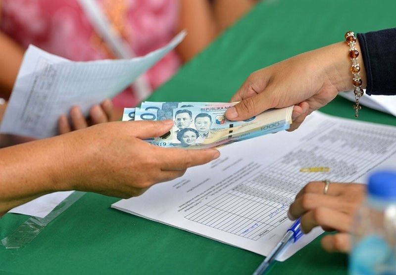 110,000 ParaÃ±aque students get cash aid