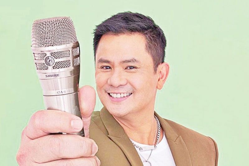 Ogie Alcasid brings the videoke to the concert stage  Â 