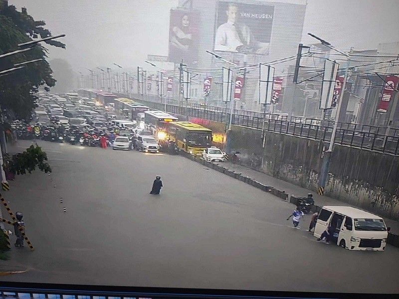 EDSA floods captured as rains paralyzed major roads