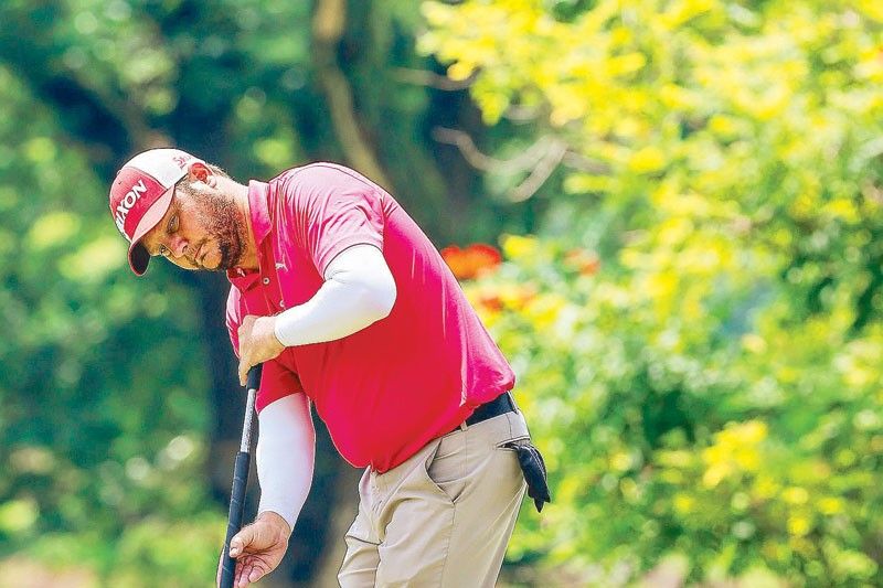 Van der Valk clings to one-shot lead