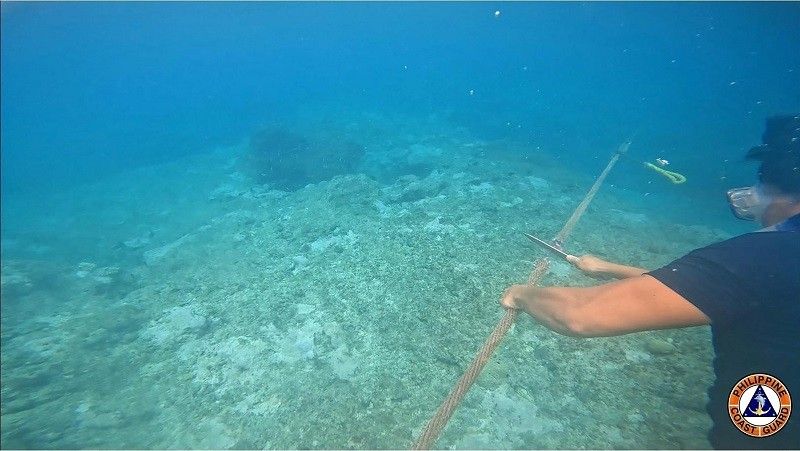 Tsina itutuloy 'depensahan' ang Scarborough matapos tanggalin ng Pinas ang floating barriers