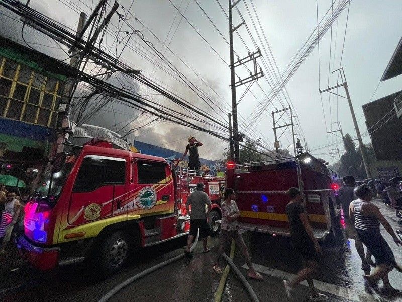 503 residente inilikas sa Valenzuela City storage facility fire