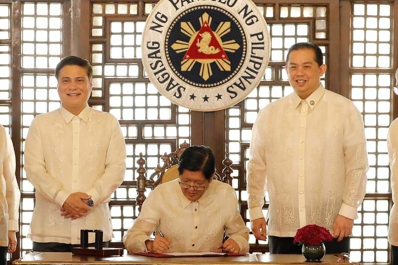 Marcos signs law creating employment master plan