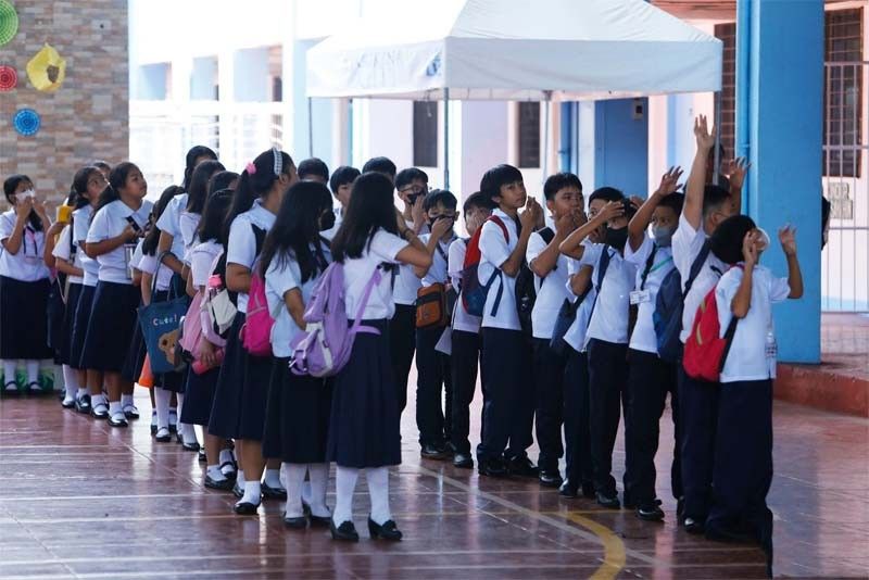 Negros Occidental schools require wearing of face masks anew