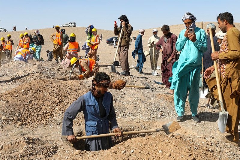 Volunteers dig for Afghan quake survivors as aid trickles in