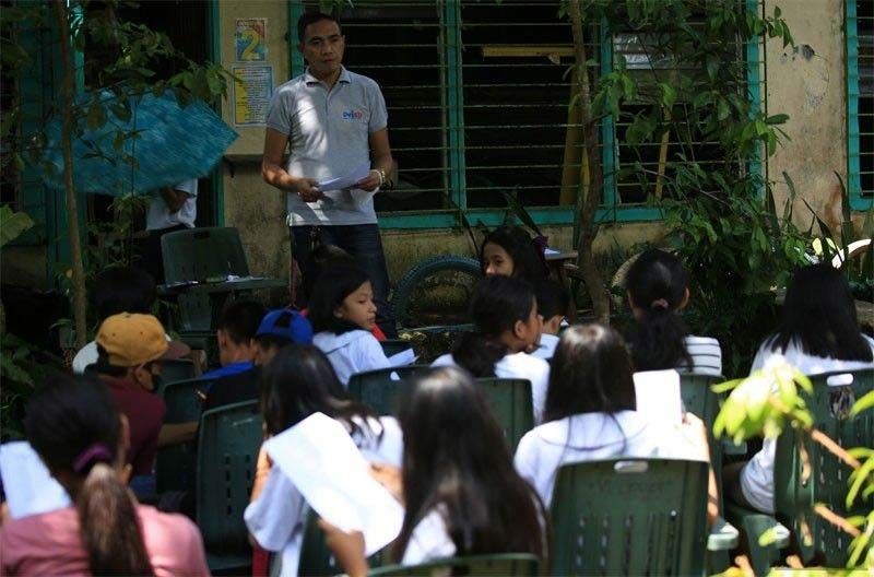 Mga paaralan sa danger zone ng Mayon, tuluyang isasara ng DepEd