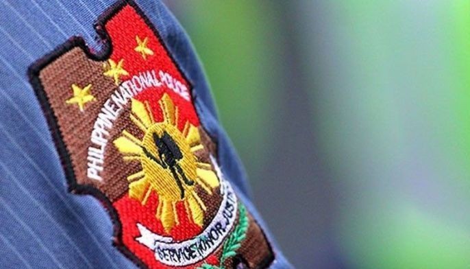 2 pulis na &lsquo;wanted&rsquo; natimbog