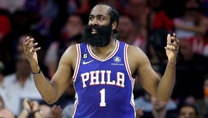 Harden arrives at Sixers training camp amid trade demand drama