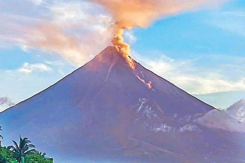 Mayon shows increased abnormality anew