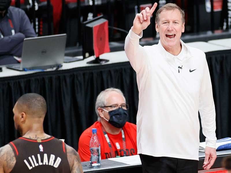 Stotts resigns as assistant coach for NBA's Bucks