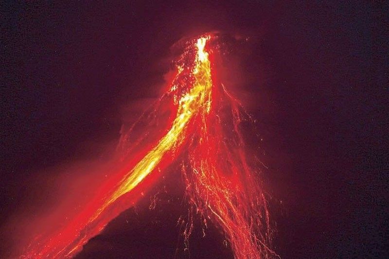 More quakes, lava spews from Mayon
